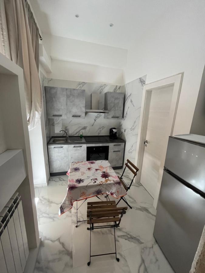 Luisa'S Apartment Naples Luaran gambar